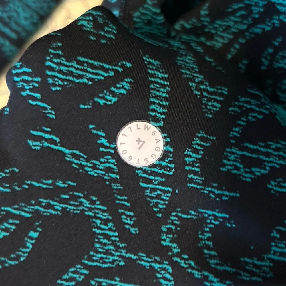 Lululemon Athletica | Black and Teal Patterned Leggings | Size 4
